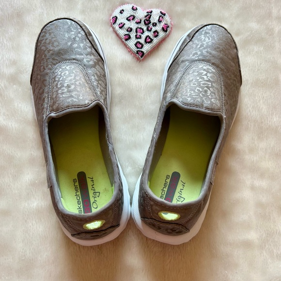 Skechers GOwalk Safari Animal Print Walking Shoe - Picture 4 of 10